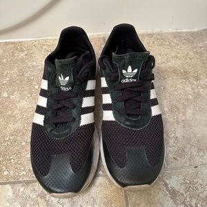 Adidas black and white stripe tennis shoes